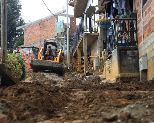 FotografoFoto Alcaldía de Medellín:2.193 nuevas familias de Medellín contarán con agua potable y saneamiento básico, gracias a Conexiones por la Vida.